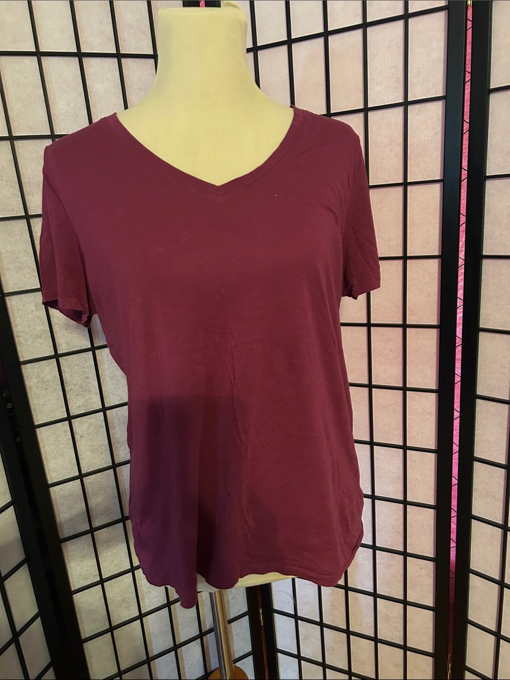 LOFT V-Neck Short Sleeve Tee in Burgundy